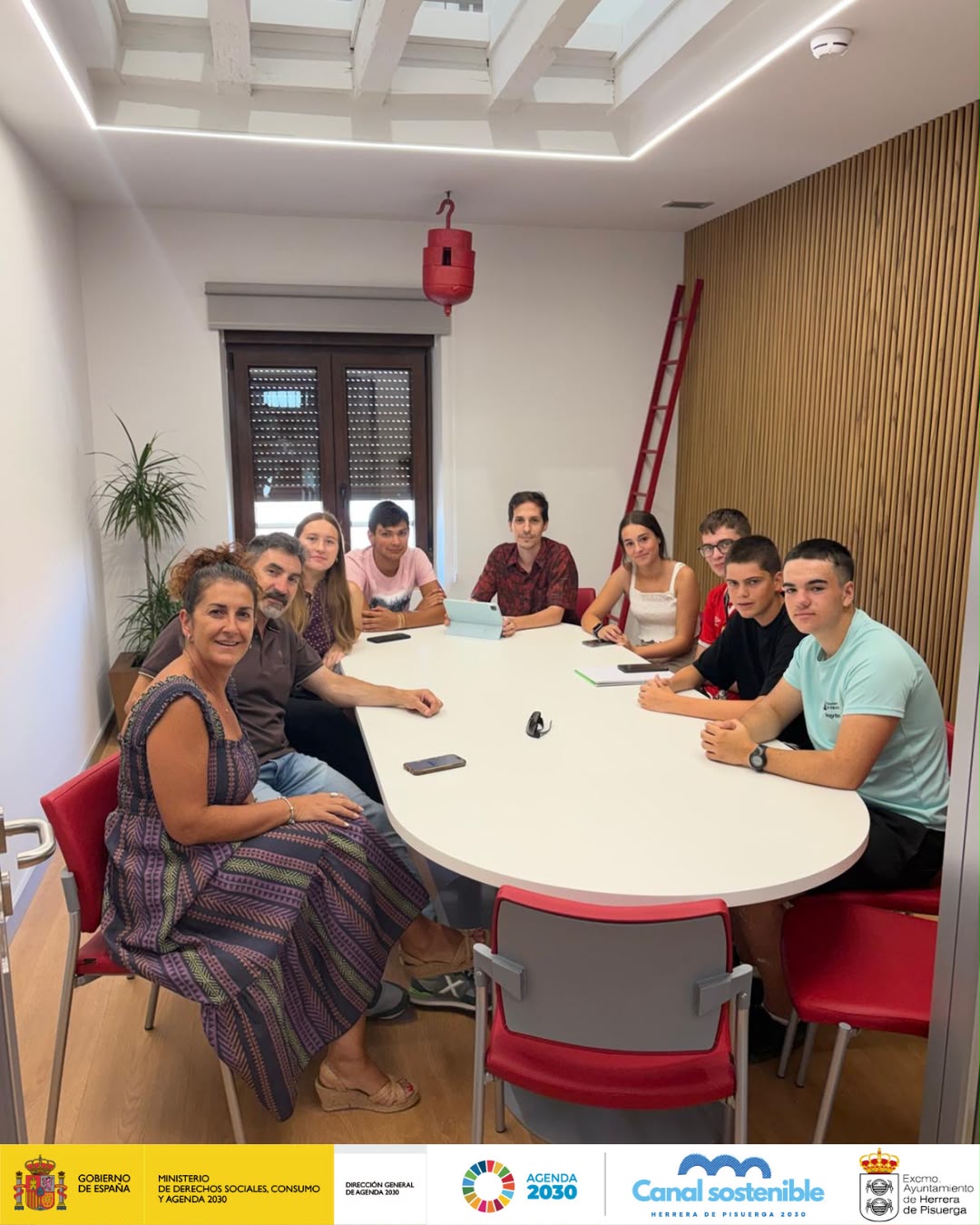 Sesión de trabajo con jóvenes en torno al concurso de ideas de Herrera de Pisuerga